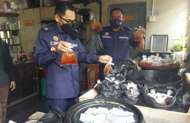 Jual makanan, minuman secara pandu lalu kepada kaki ponteng puasa