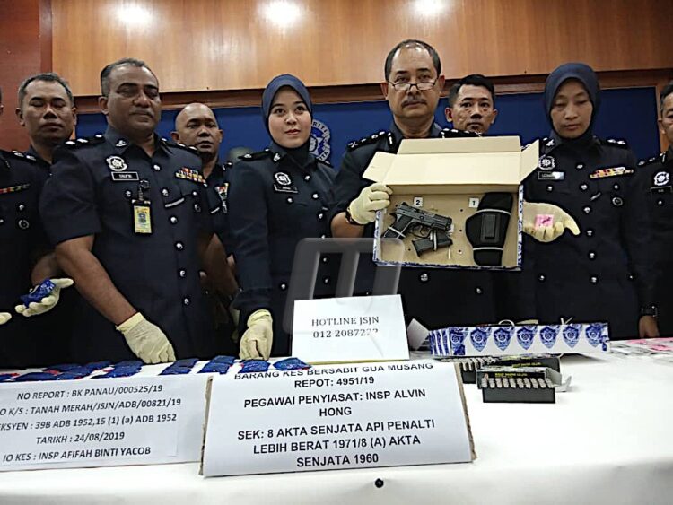 Ditahan Dadah Dan Sepucuk Pistol Dirampas Utusan Malaysia