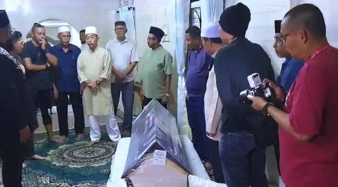 Jenazah Salahuddin tiba di kediaman ibunya