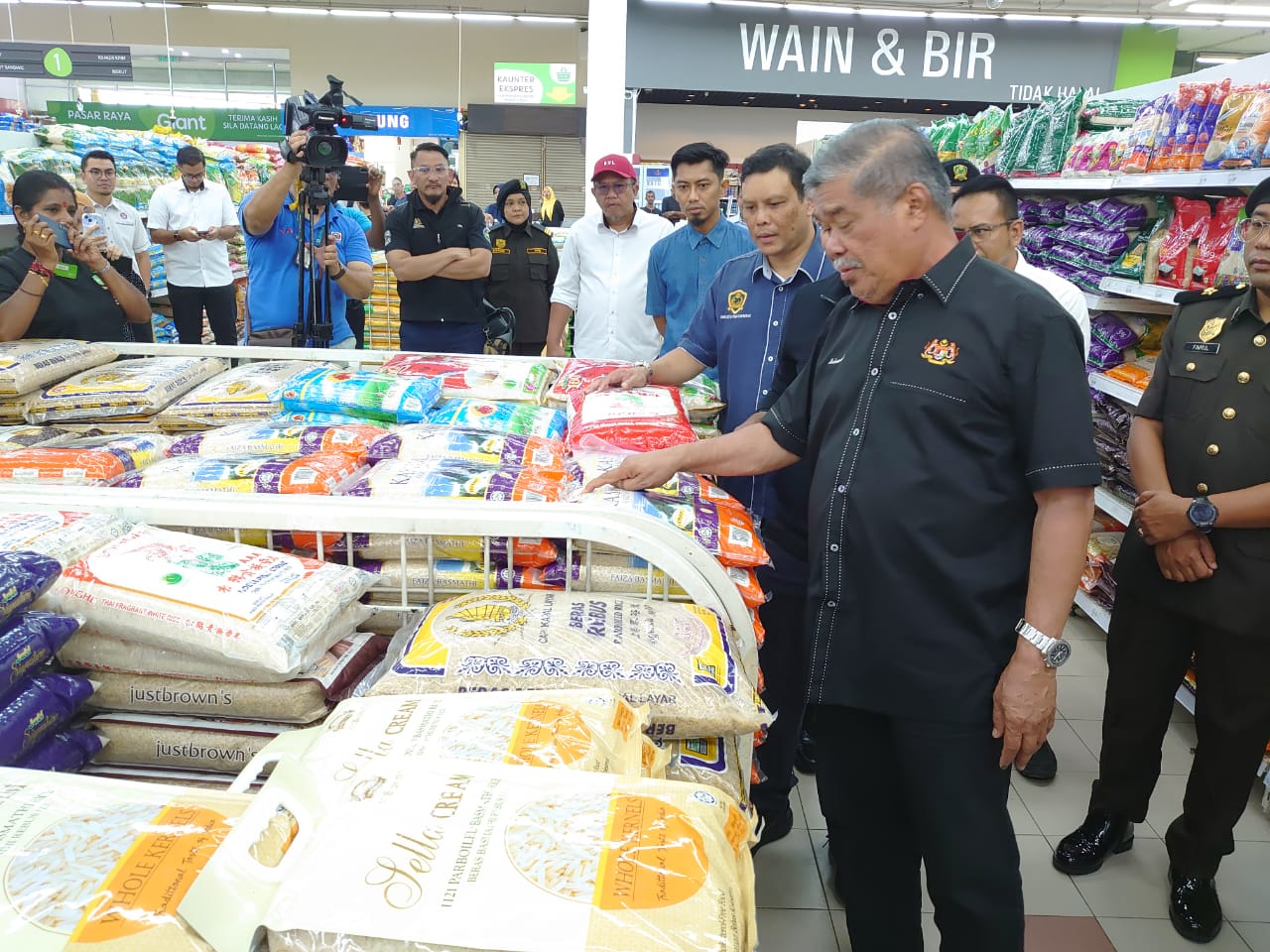 Bekalan Beras Tempatan Pulih Dalam Masa Sebulan - Mat Sabu - Utusan ...