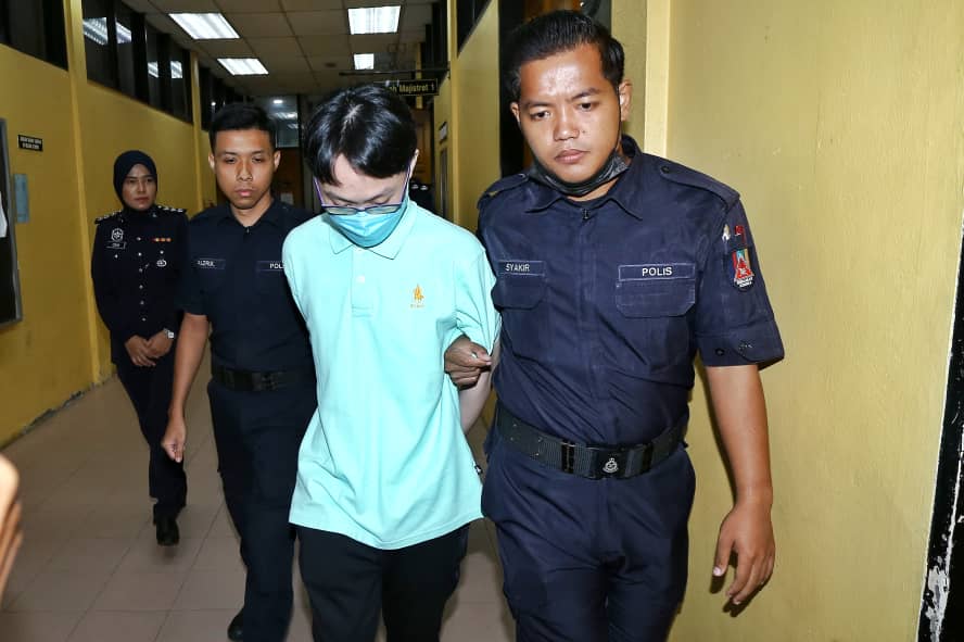 Pembantu kedai dipenjara enam bulan, denda RM2,500 miliki gambar, video lucah kanak-kanak