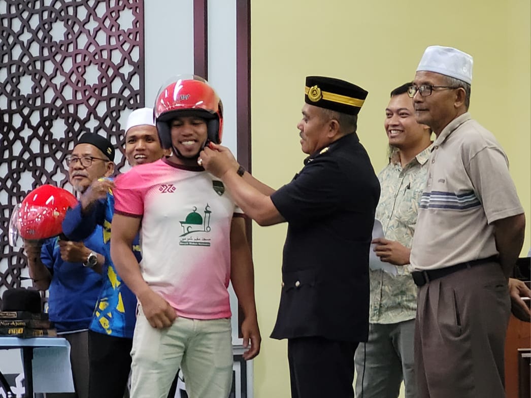 Tunggang motosikal ke masjid pun perlu pakai topi keledar-JPJ