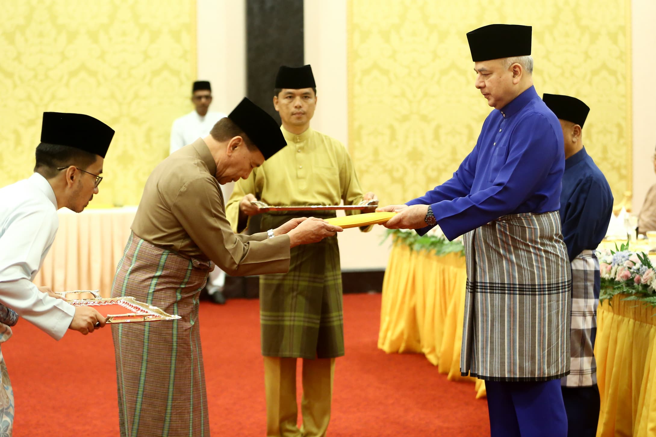 Sultan Nazrin terima serahan zakat perniagaan RM9.26 juta