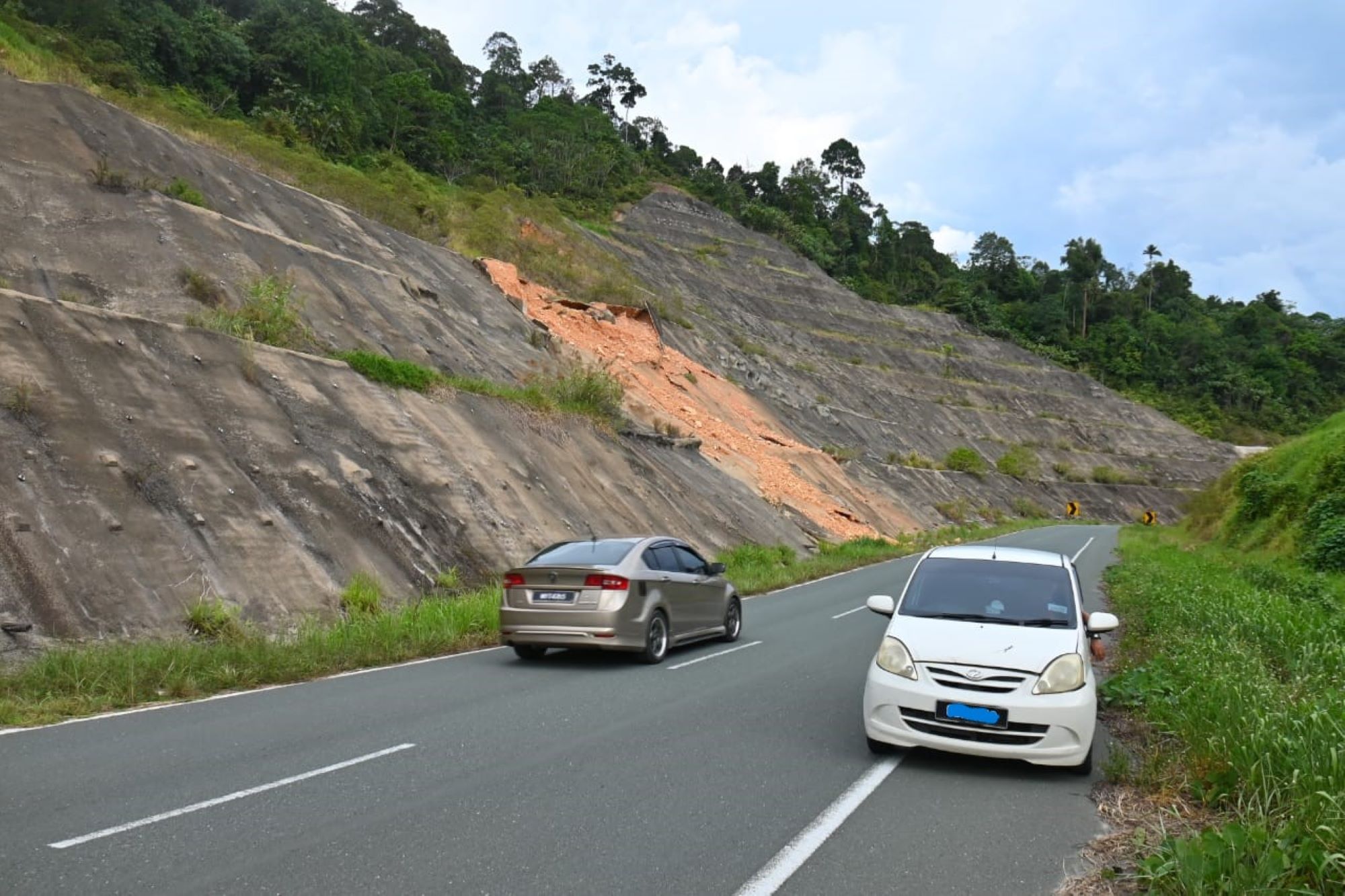 Runtuhan tebing Jalan Kuala Tahan-Mat Daling gusarkan penduduk