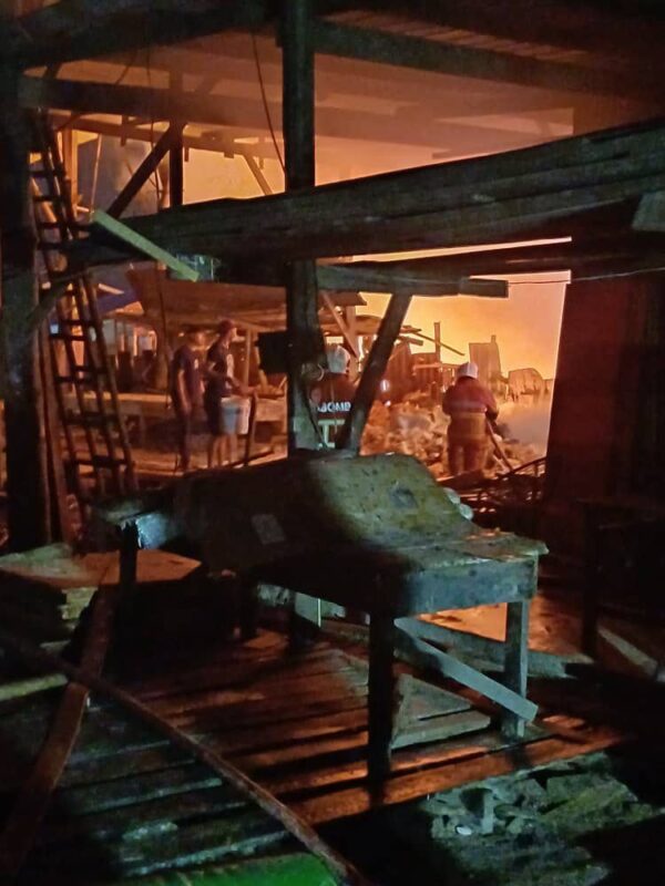 Lebih Orang Hilang Tempat Berteduh Rumah Hangus Terbakar