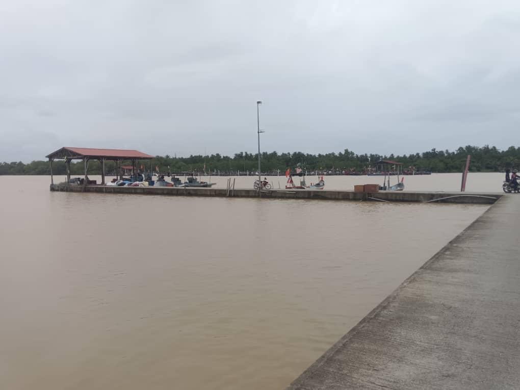 Lelaki dikhuatiri lemas terjatuh dalam muara Sungai Muda