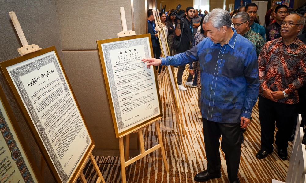 Bawa balik dokumen negara, bahan sejarah, artifak di luar negara