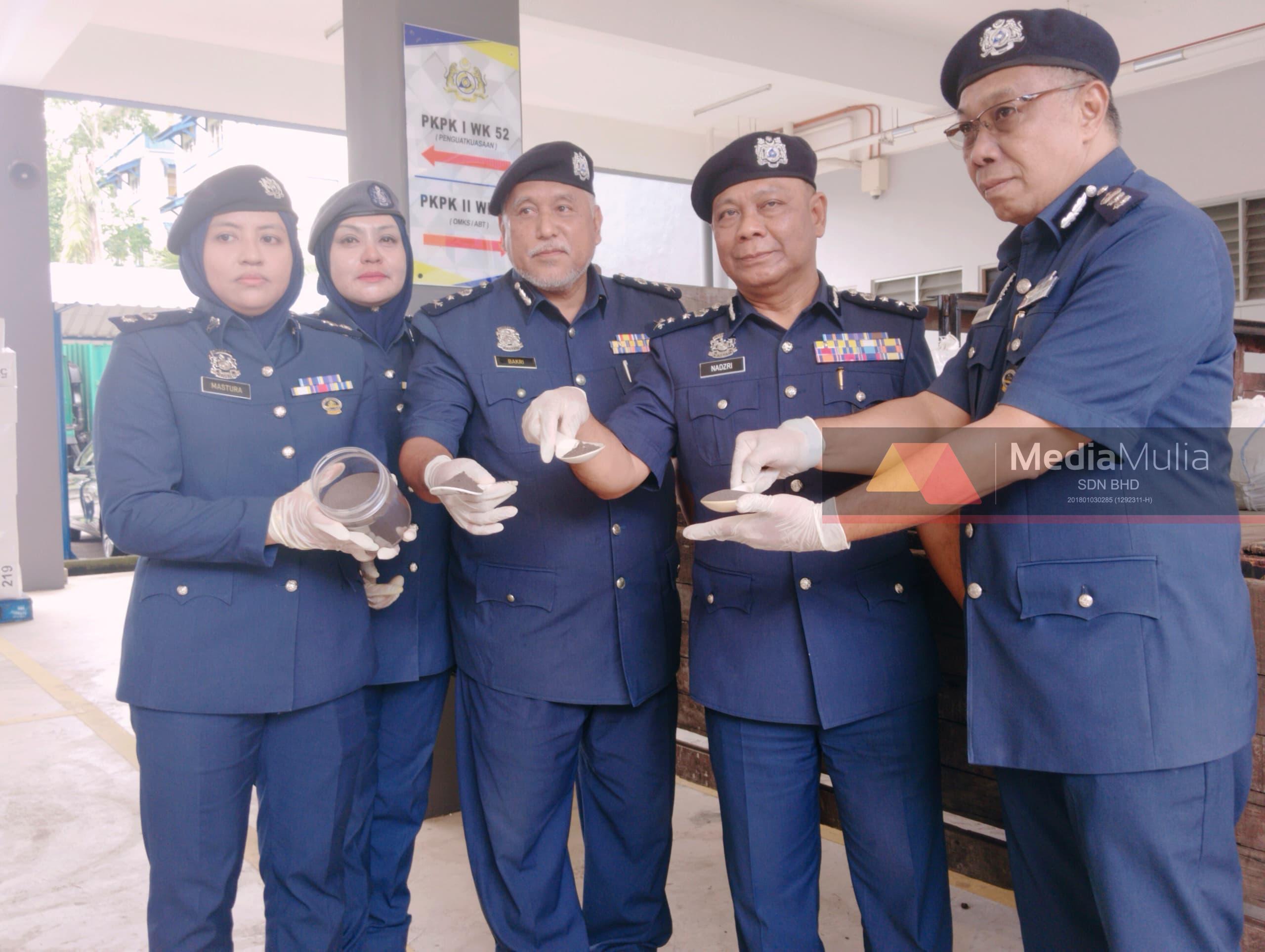 Kastam Melaka rampas lima tan serbuk timah