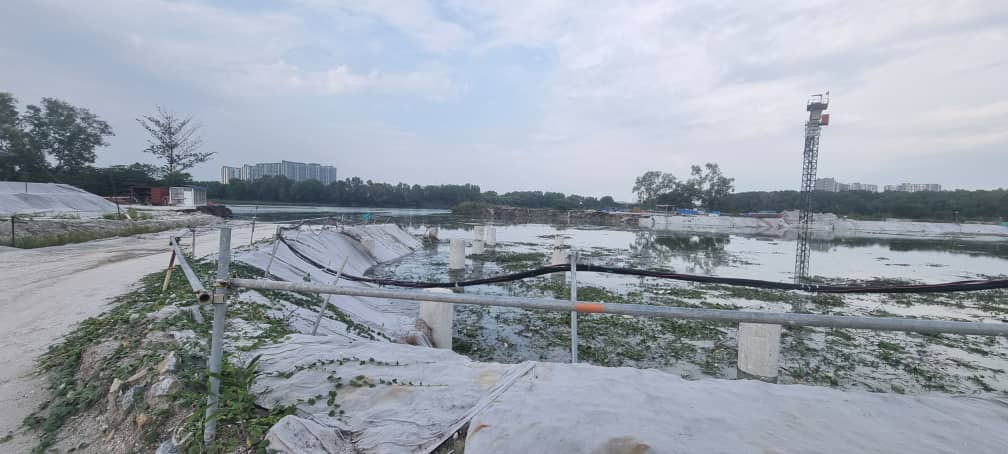 Runtuhan tebing sungai di Taman Mas, Puchong