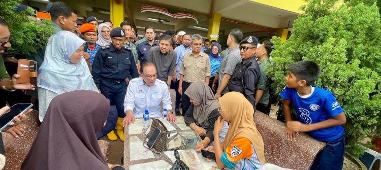 Mangsa banjir teruja, terharu terima kunjungan Perdana Menteri 