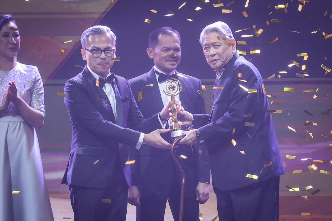 Othman Hafsham terima Anugerah Tokoh Seri Angkasa 2024