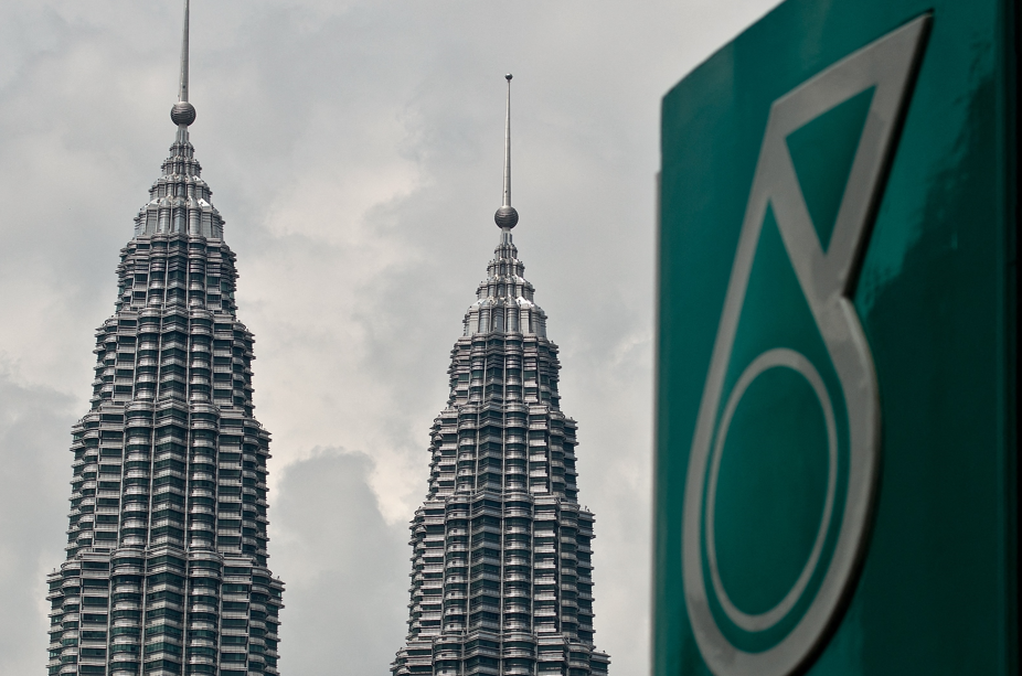 Petronas umum penghantaran pertama minyak kerjasama laut dalam Malaysia-Brunei