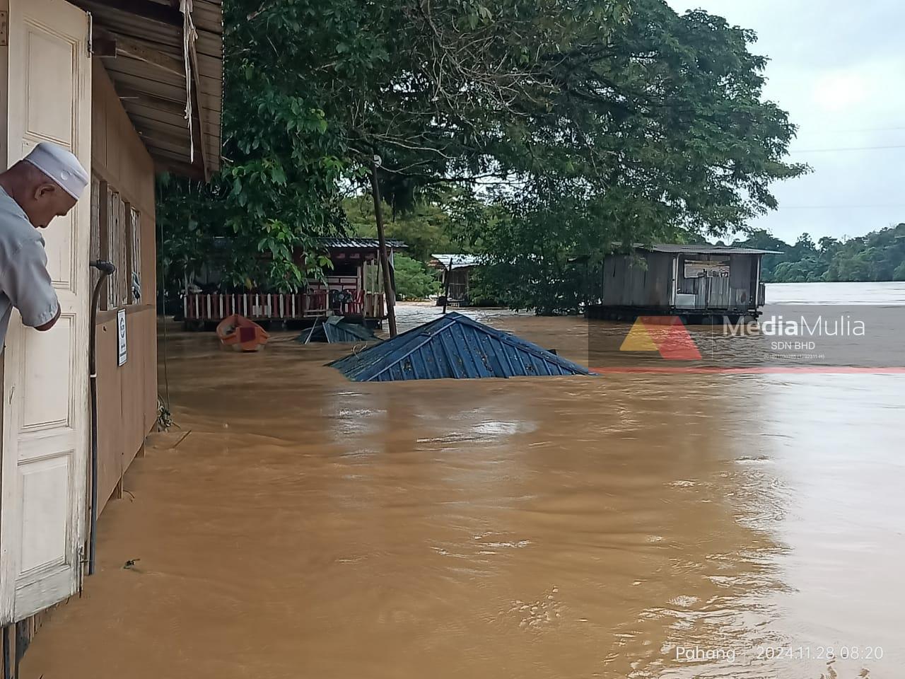 Dataran perniagaan di Ulu Tembeling tenggelam