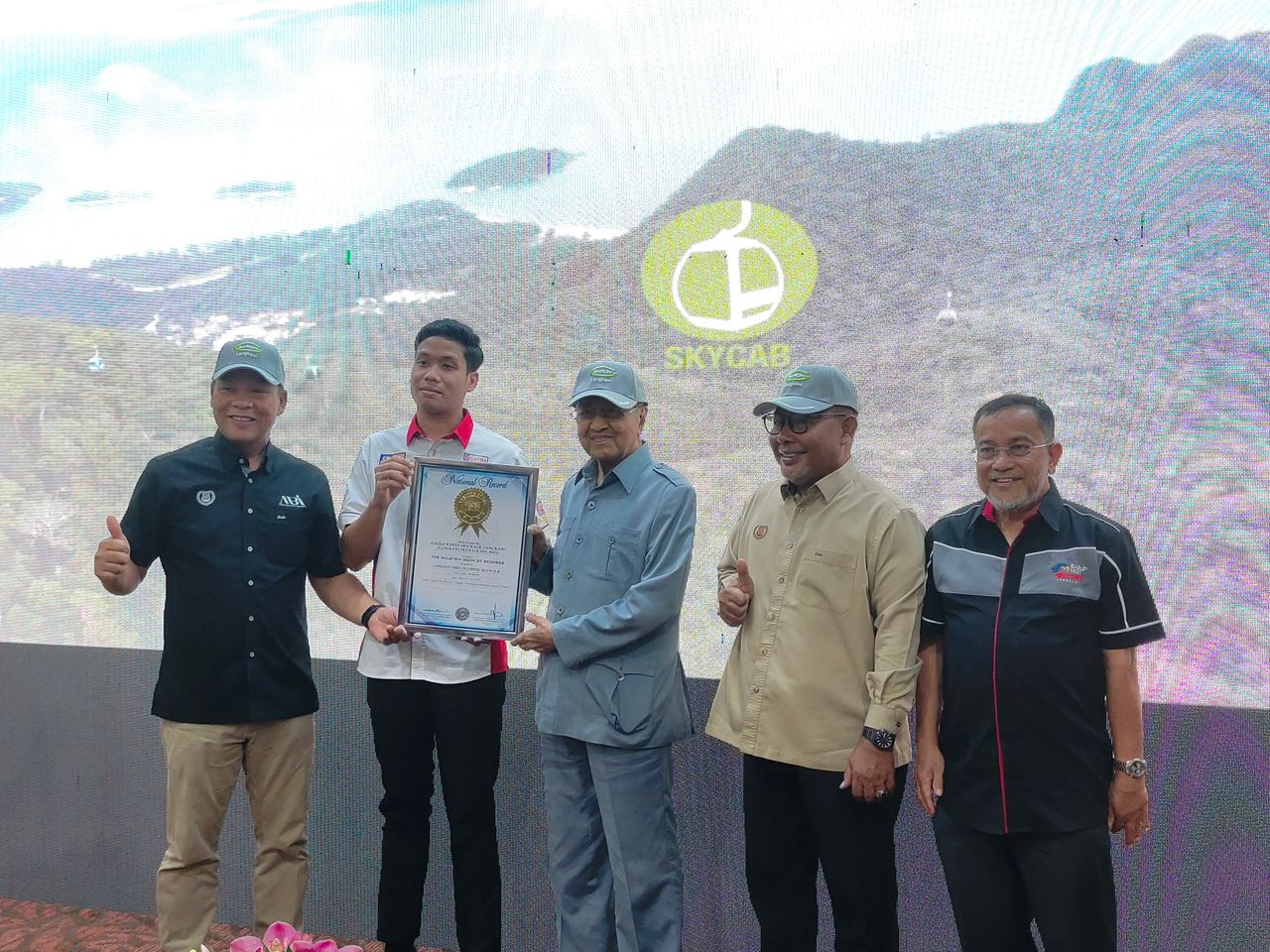 Eagle Nest Langkawi diiktiraf platform kaca terpanjang