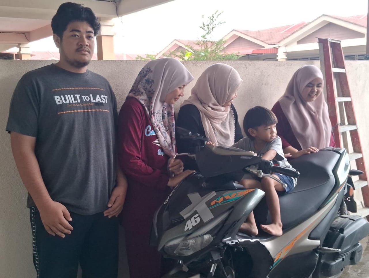 Hancur luluh hati saya lihat suami disepak, heret – Isteri OKU mental