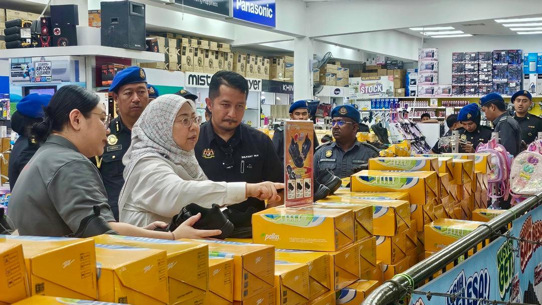 Fuziah terperanjat harga barang kelengkapan sekolah di Sabah mahal