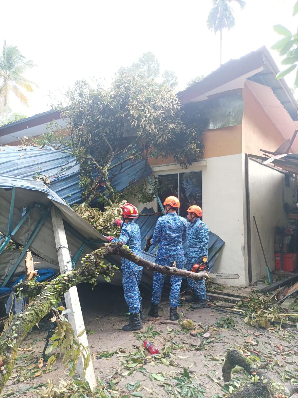 Sembilan rumah rosak dilanda ribut Utusan Malaysia