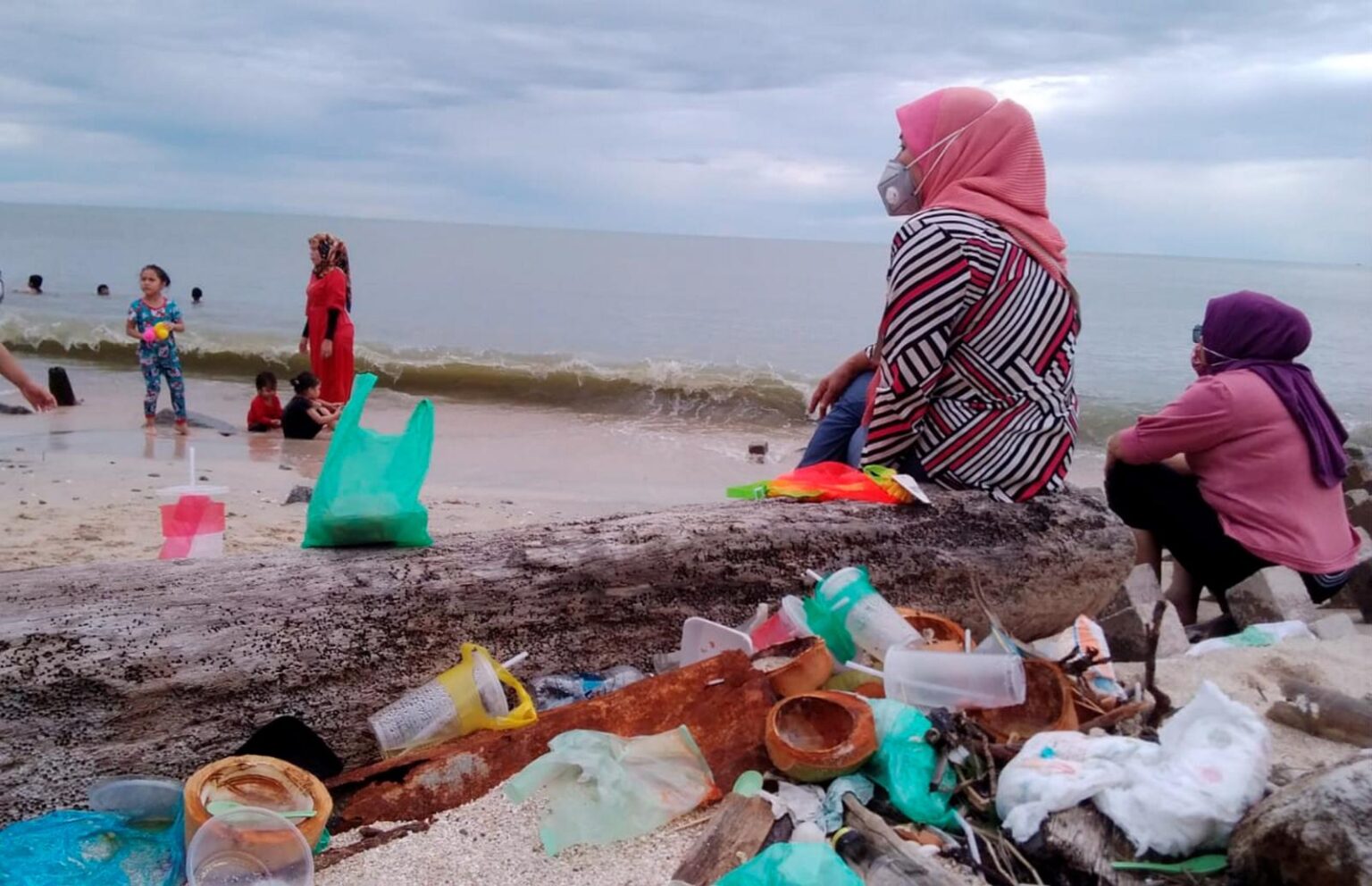 Pantai Dijadikan Tong Sampah Utusan Malaysia