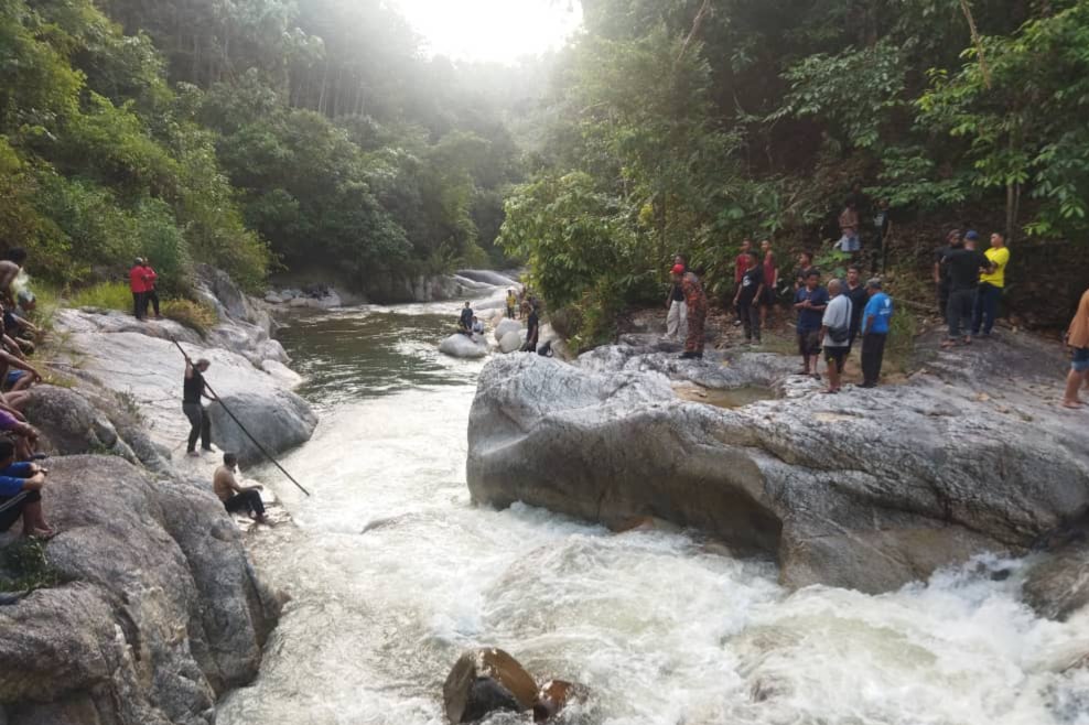 Anggota polis lemas ketika mandi di Sungai Tonggang