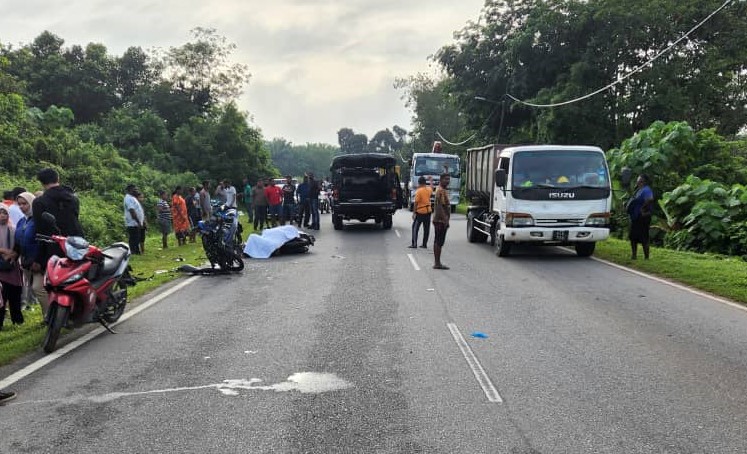 Dua Penunggang Motosikal Maut Bertembung Sesama Sendiri