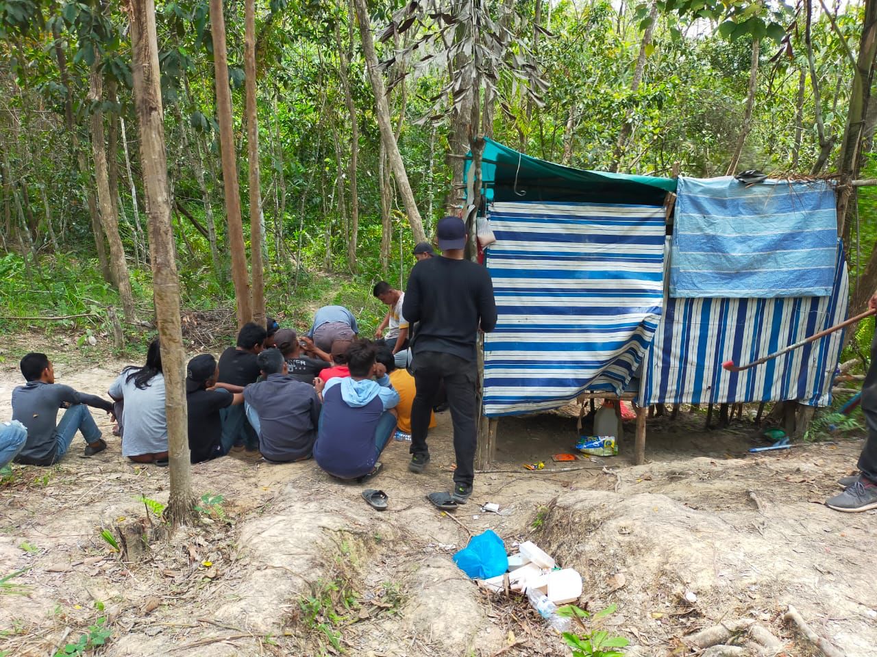 Polis Serbu Pondok Dalam Kebun Getah 18 Penagih Dadah Ditangkap Utusan Malaysia 1346