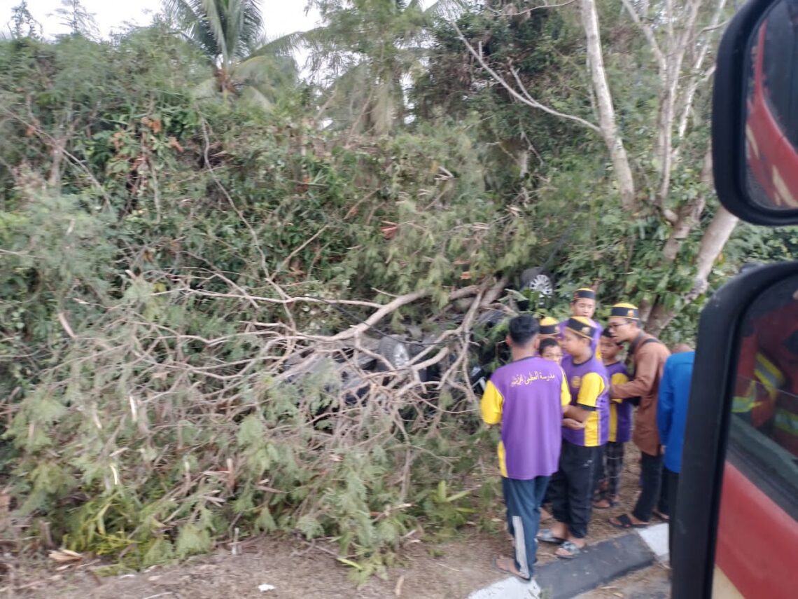 Seorang Pelajar Tahfiz Maut Rakan Cedera Van Terbabas