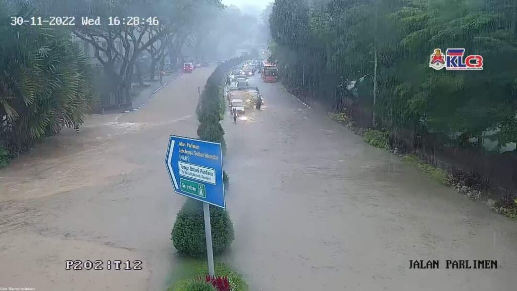 Banjir Kilat Landa Beberapa Kawasan Sekitar Ibu Negara