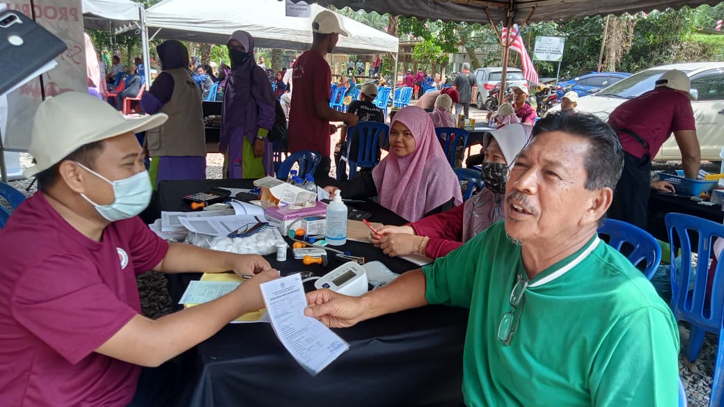 Turun Padang Saring Kesihatan Warga Emas