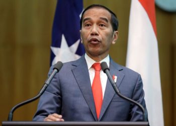 JOKO Widodo tidak bersetuju dengan kenyataan Macron yang jelas menghina agama Islam. - AFP