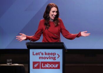 Parti Buruh pimpinan Perdana Menteri, Jacinda Ardern memperoleh kemenangan besar dalam Pilihan Raya Umum New Zealand, baru-baru ini. – GAMBAR HIASAN/AFP