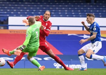 Pertahanan Liverpool, Virgil van Dijk kembali beraksi selepas hampir setahun berehat menjalani pembedahan akibat kecederaan lutu yang dialami sewaktu menentang Everton, Oktober tahun lalu.