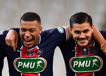 PSG akan menjual sembilan pemain termasuk Mauro Icardi (kanan) dalam usaha menawarkan kontrak baharu kepada Kylian Mbappe (kiri).