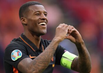 GEORGINIO WIJNALDUM meraikan gol keduanya untuk memastikan kemenangan skuad Oranje menerusi aksi terakhirnya dalam Kumpulan C ketika menentang Macedonia Utara di Stadium Johan Cruyff, Amsterdam. AFP