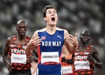 Pelari Norway, Jakob Ingerbrigsten mencipta rekod Olimpik baharu dalam acara 1,500m.-AFP