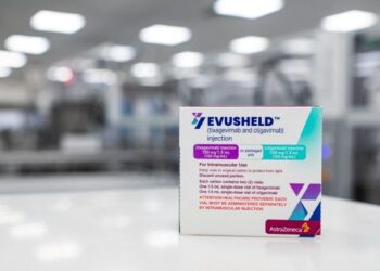 PRODUK Evusheld yang dibangunkan AstraZeneca untuk mengekang penularan Covid-19. - AFP