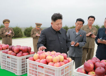 RAKYAT Korea Utara semakin hilang keyakinan terhadap Kim Jong-un berikutan isu kebuluran yang berlaku. - AFP