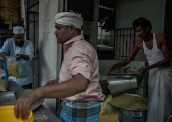 Istilah ‘Keling’ bermula sebagai gelaran yang dipandang tinggi dan dihormati khusus kepada golongan India-Muslim atau mamak. – AFP