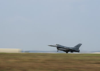 GAMBAR menunjukkan jet tempur Tentera Udara Amerika Syarikat, F-16 Fighting Falcon dari Pangkalan Udara Aviano, Itali tiba di Pangkalan Udara Incirlik, Turki, untuk menyokong Operasi Penyelesaian Inherent. -AFP