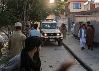 KEADAAN lokasi kejadian letupan di Masjid Khalifa Sahib di Kabul, Afghanistan. - AFP 