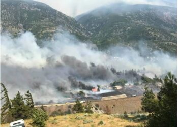 SEBAHAGIAN kediaman penduduk yang terbakar di Lytton, British Columbia, Kanada. - AGENSI