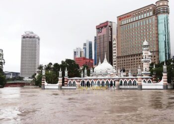 ENAM kolam takungan banjir yang didakwa diluluskan untuk pembangunan dikhuatiri mendedahkan bandar raya Kuala Lumpur kepada risiko banjir lebih kerap.