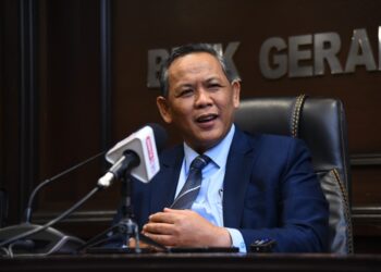 AMINUDDIN dalam sidang akhbar selepas mempengerusikan Mesyuarat Mingguan Exco di Wisma Negeri, Seremban hari ini.