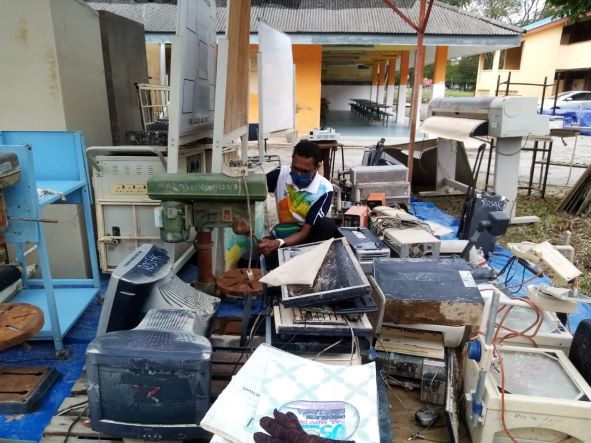 Banjir RM2.5 juta kelengkapan SMK Taman Sri Muda rosak  Utusan Malaysia