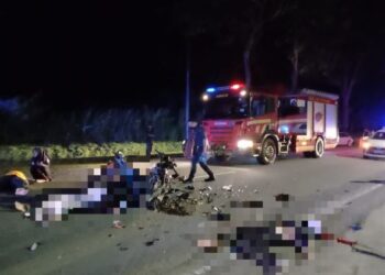 KEADAAN mayat  Ku Nur Shahrizal Ku Nor Sazali dan Anas Ali yang maut dalam kemalangan membabitkan dua buah motosikal di Kampung Kumpulan, Jalan Ulu Melaka, Langkawi malam semalam.