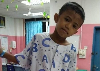 KESAN kecederaan pada dahi Muhammad Ammar Rizqin Mohd. Fakhzan akibat terjatuh dari penghadang besi yang patah di aras satu Flat Sungai Batu, Teluk Kumbar, Pulau Pinang Sabtu lalu.