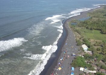 PEMANDANGAN di pesisir pantai Lumajang, Jawa Timur. - DETIKCOM