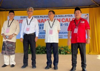 CALON Parlimen Semporna (kiri-kanan) Ab Razik @ Ab Rajak Hamid, Nixon Abdul Habi, Mohd. Shafie Apdal dan Arastam Pandorog semasa penamaan calon di Dewan Masyarakat Semporna hari ini.