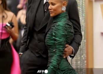 WILL Smith bersama isteri, Jada Pinkett yang mengalami masalah Alopecia atau keguguran rambut.