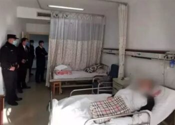 TIAN dan keluarganya menjadikan wad di sebuah hospital di Beijing, China seperti rumah sendiri selepas enggan membayar bil rawatannya. - AGENSI