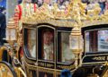 RAJA Charles III dan Ratu Consort Camilla menaiki kereta kuda jubli intan dari Istana Buckingham menuju ke Westminster Abbey sebelum istiadat pertabalan dimulakan.-AFP